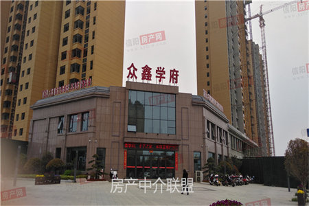 香港街小区10号楼3室2厅1卫带阁楼，无储藏室